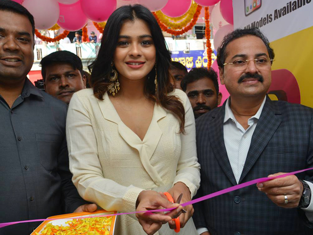 Hebah Patel Launch B New Mobile Store